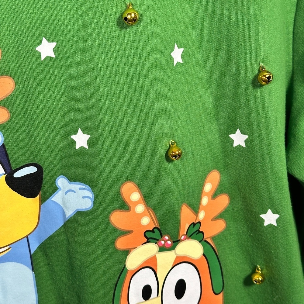 New Bluey festive sweatshirt cozy fleece jingle bell graphic adult medium green - Picture 5 of 11